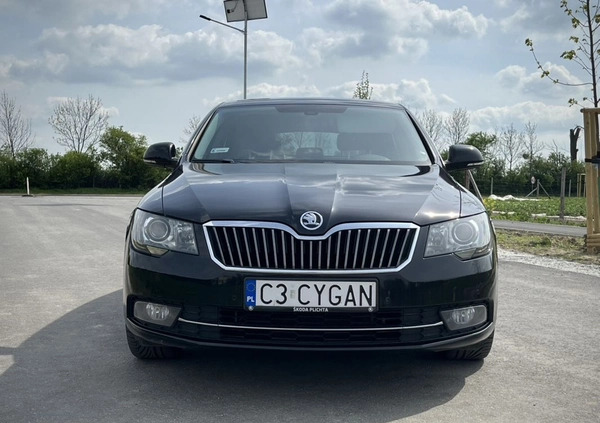 Skoda Superb cena 54900 przebieg: 249000, rok produkcji 2014 z Kuźnia Raciborska małe 301